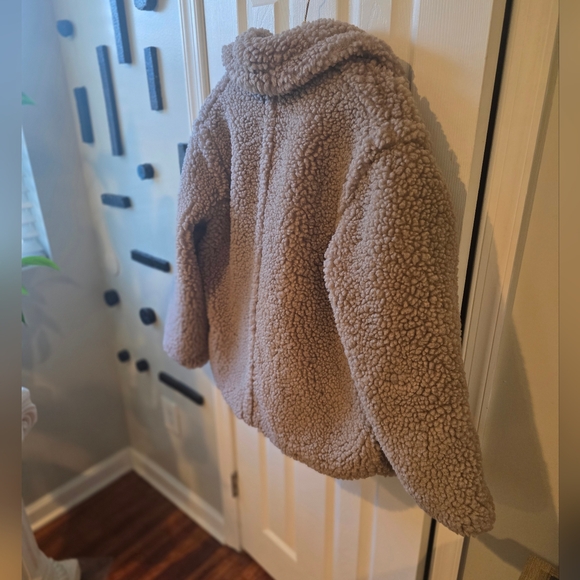 UGG GERTRUDE SHORT TEDDY COAT - Picture 10 of 11